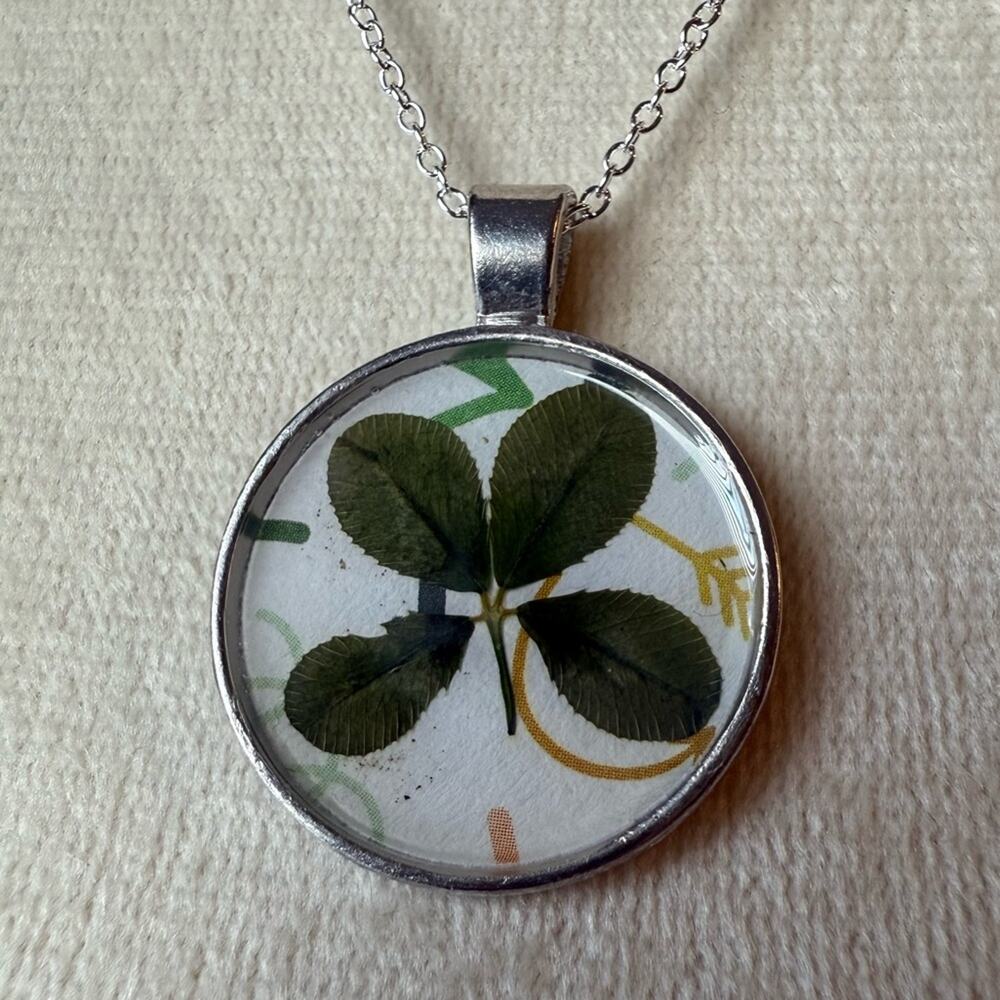 Hand-Crafted Real 4 Four Leaf Clover Pendant w/ Silver Chain‎ #32